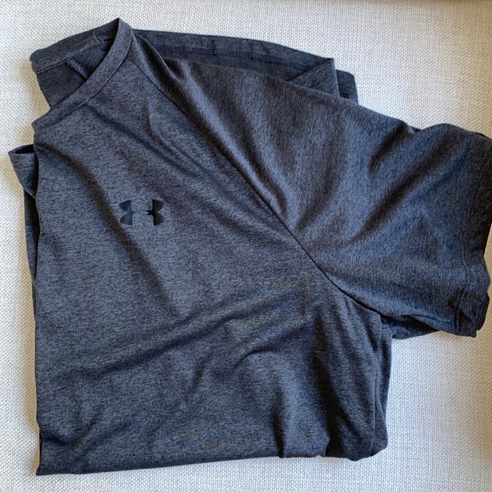 Men’s UA shirt